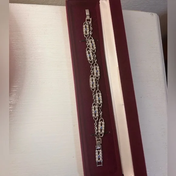 Jackie Kennedy Silver Paperclip Bracelet - Picture 2 of 6